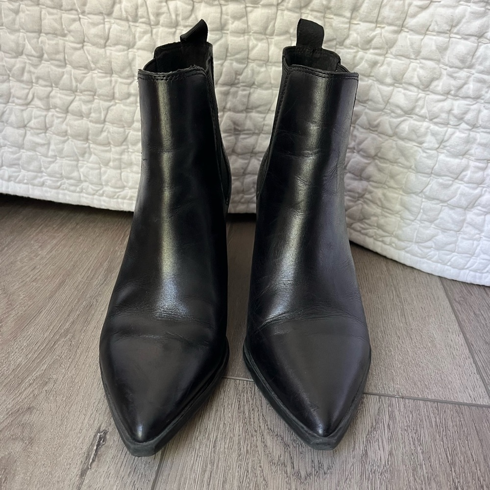 Nine West Women's Wyllis Black Leather Block Heel Booties Size 7.5 - Picture 2 of 5